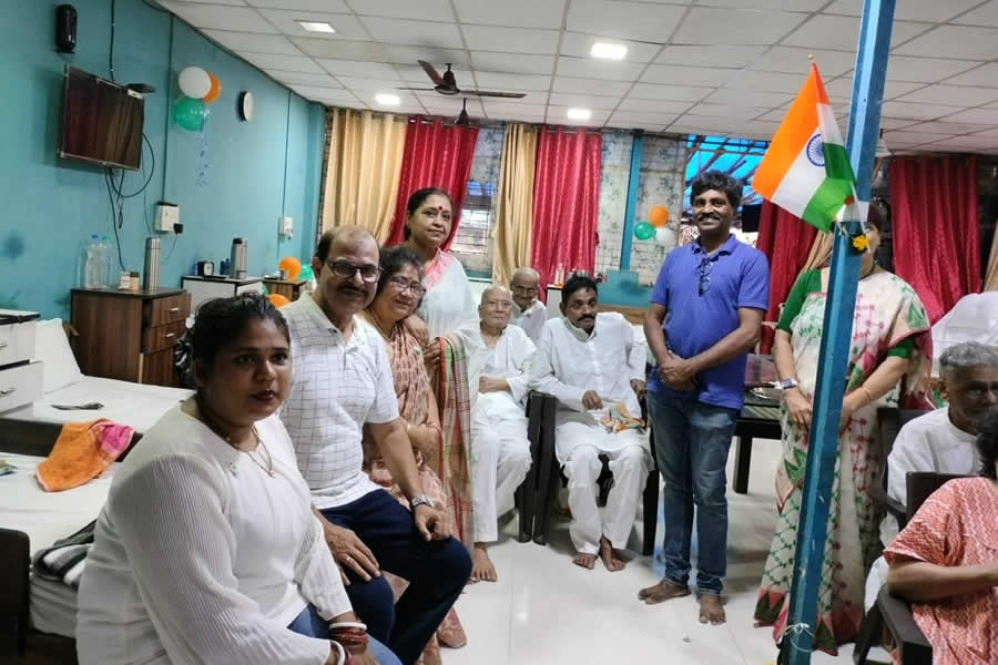 Old Age Home visit on 75th Independence Day